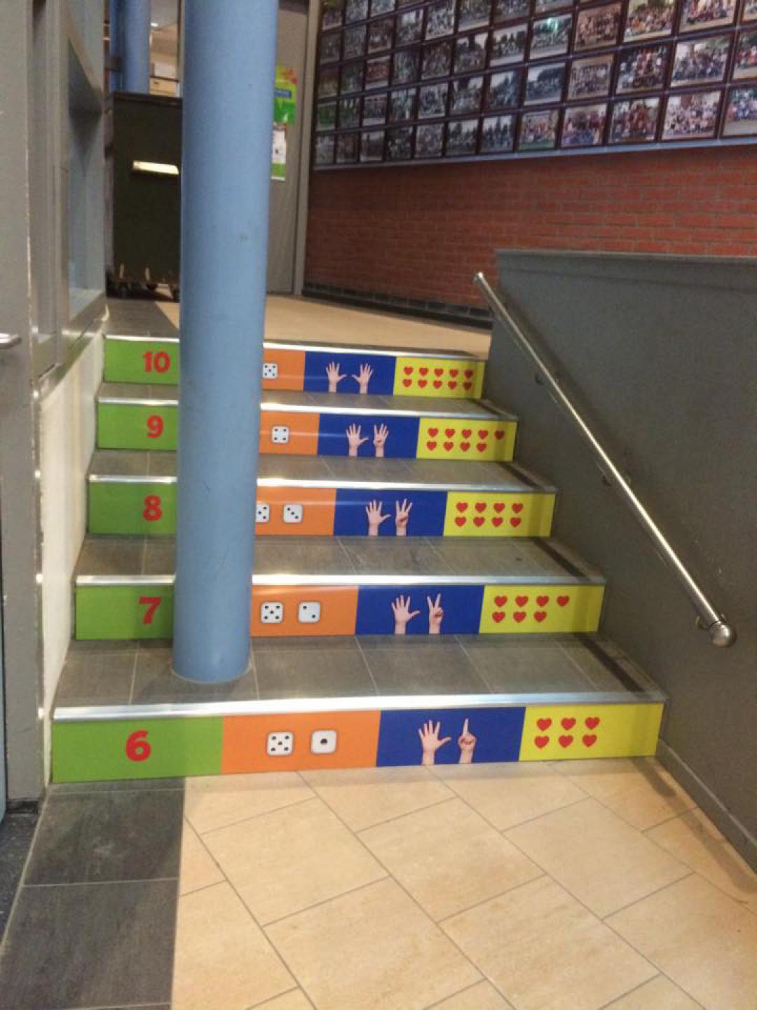 Saltoschool Eindhoven kiest niet alleen rekenen maar ook taal op de trap saltoschool eindhoven kleutertrap tellenn op de trap trapleren 